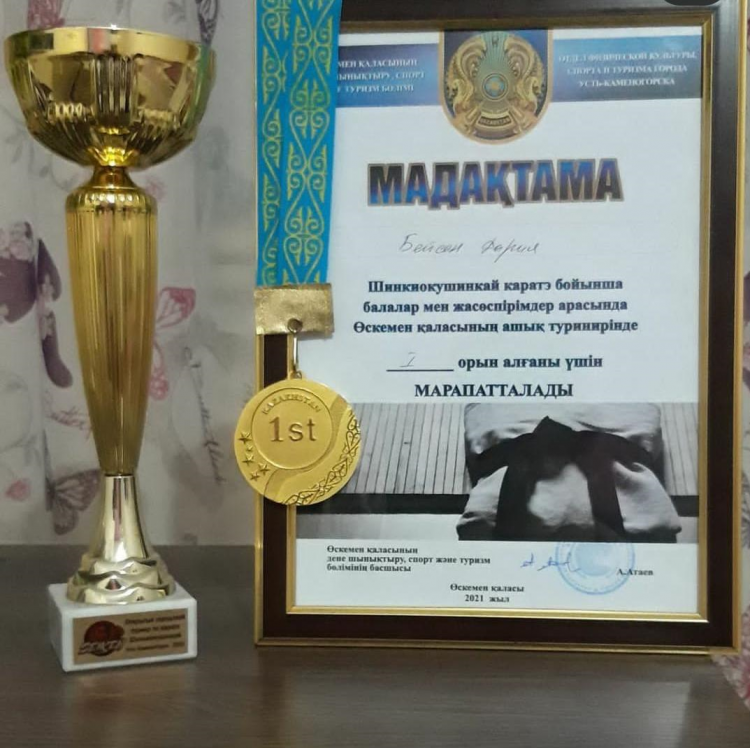 Шинкиокушинкай каратэбойынша балалар мен жасөспірімдер арасында Өскемен қаласында ашық турнирінде 3"Ә" сынып оқушысы Бейсен Дарияны орнымен құттықтаймыз!